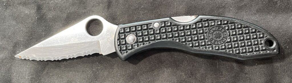 Spyderco serrated blade Delica 4